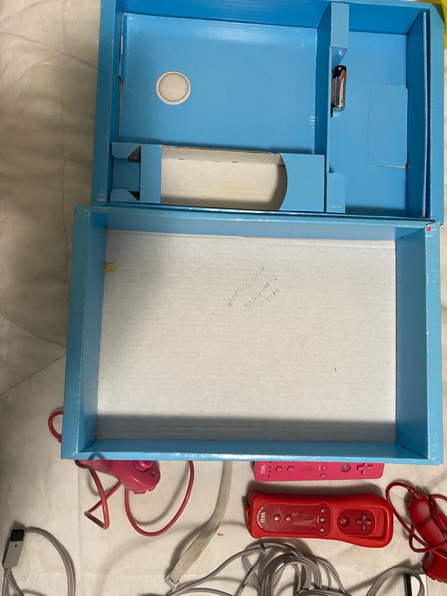 25th Anniversary Red Nintendo Wii - photo 2