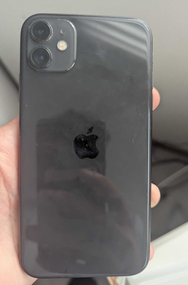 iPhone 11 - 64gb - 100% battery health - photo 3