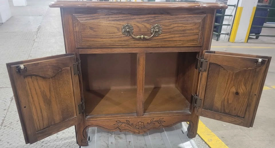 Pair of Vintage Keller Solid Wood Nightstands / Accent Cabinets - photo 4