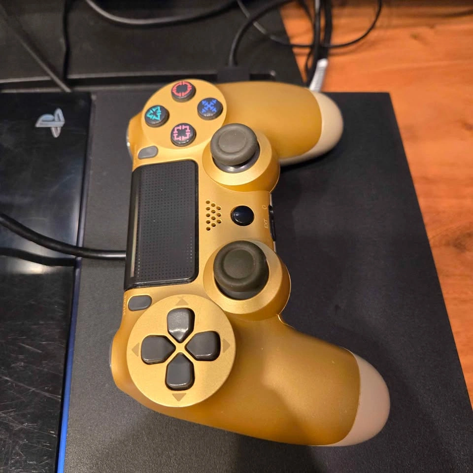 1TB PS4, Firmware 9.51, 3 Controllers, Moddable - photo 3