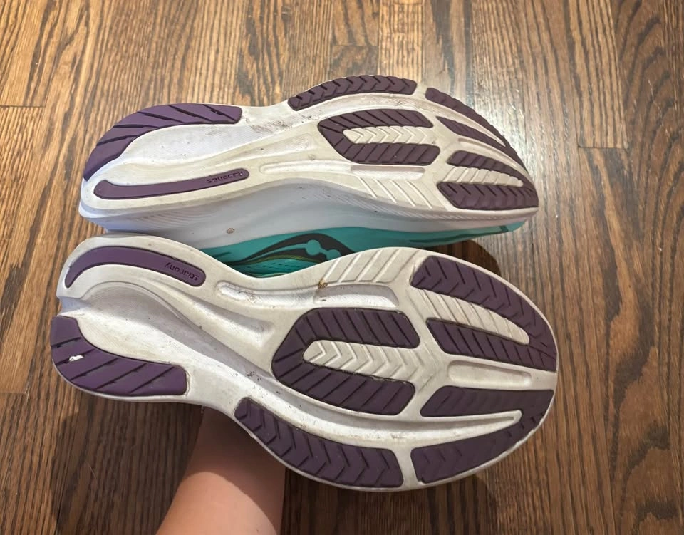 Saucony running shoes - photo 3
