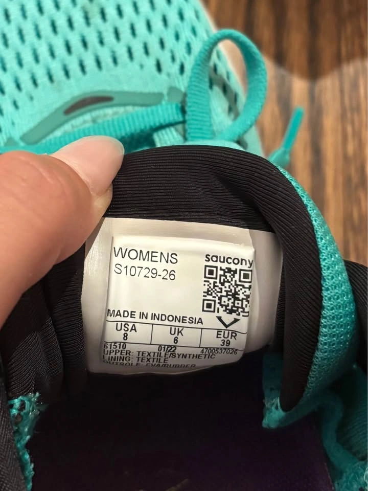 Saucony running shoes - photo 4