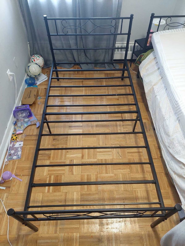2x twin sized bed
