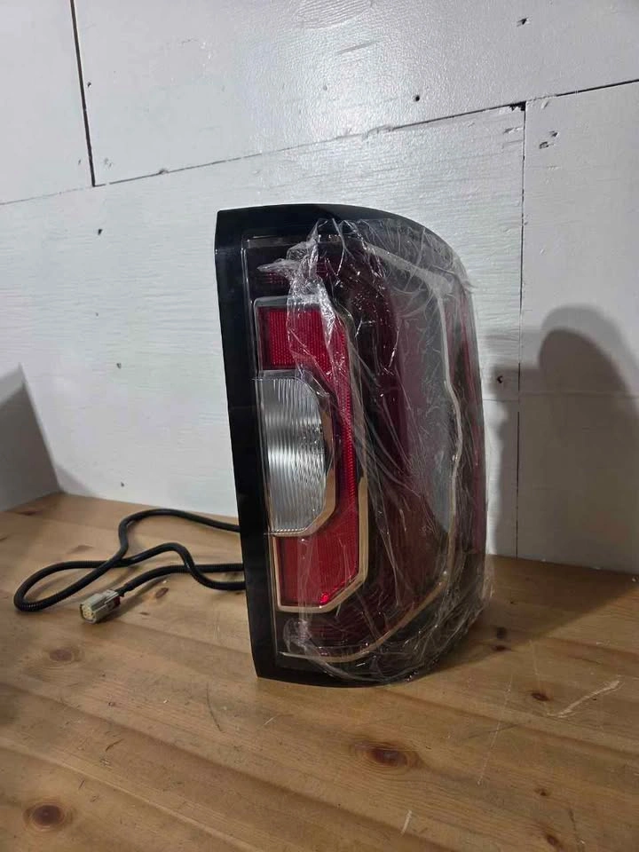 LED Tail Light Assembly for GMC Sierra 1500 Right Side - photo 3