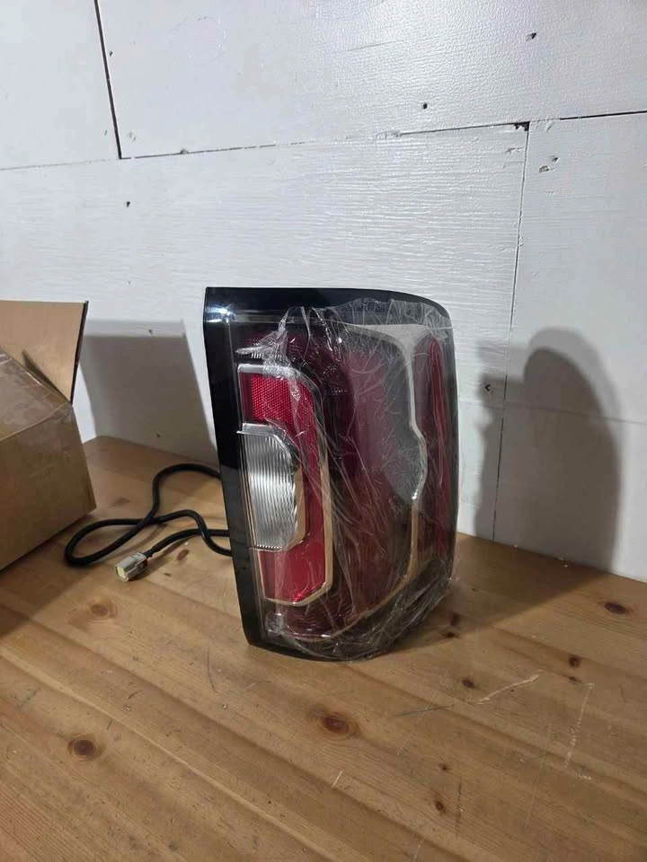 LED Tail Light Assembly for GMC Sierra 1500 Right Side - photo 4