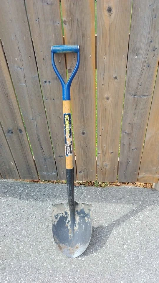 True Temper Contractor D-Handle Round Point Shovel - photo 2