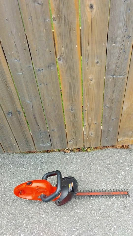 Black & Decker Electric Hedge Trimmer