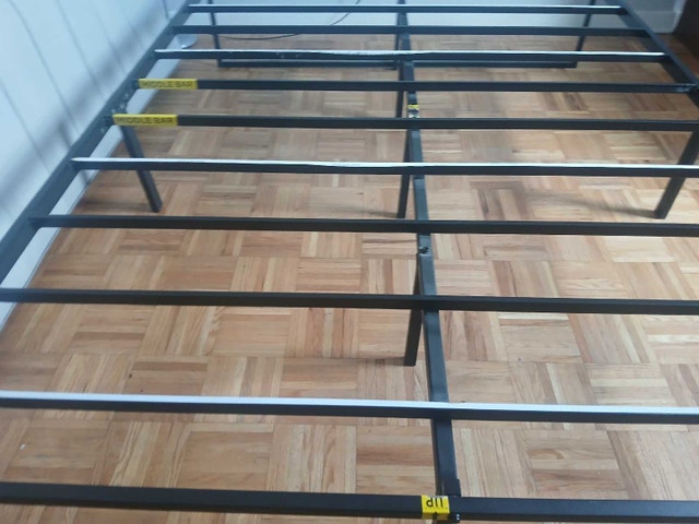 Queen sized bed frame - photo 2