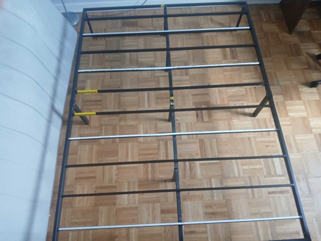 Queen sized bed frame - photo 3