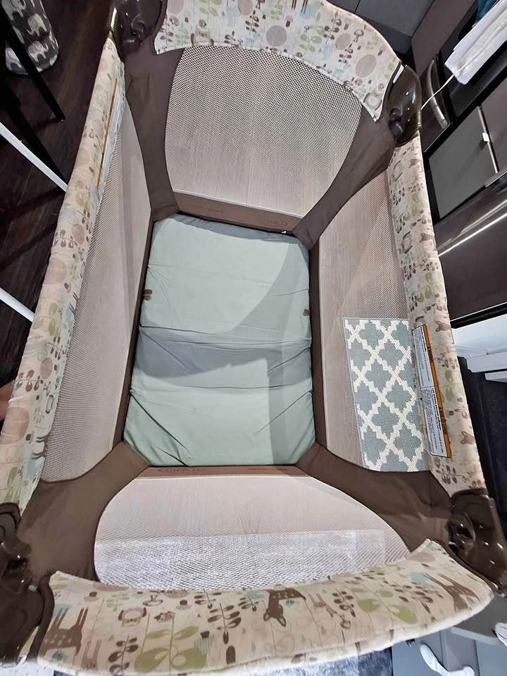 Graco Pack 'n Play with Bassinet and Napper