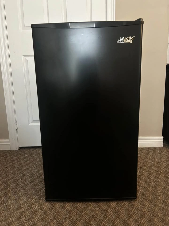 Arctic King Mini Fridge (5.3 Cu. Ft)