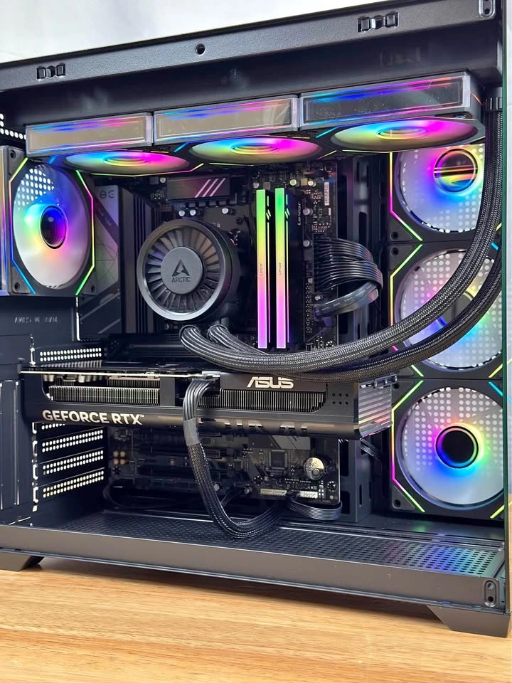 Ryzen 7800x3D | RTX 5070 | 32GB DDR5 | 1TB SSD - High End PC