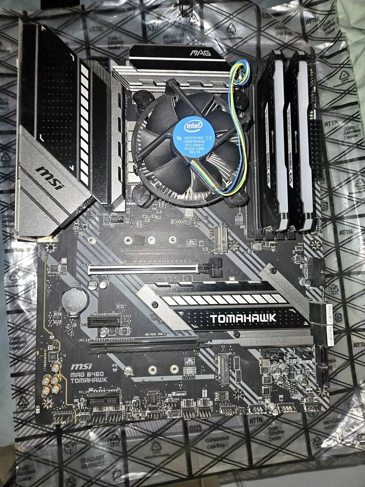 MSI MAG B460 Tomahawk ATX + i3-10100 + 16GB Corsair RAM