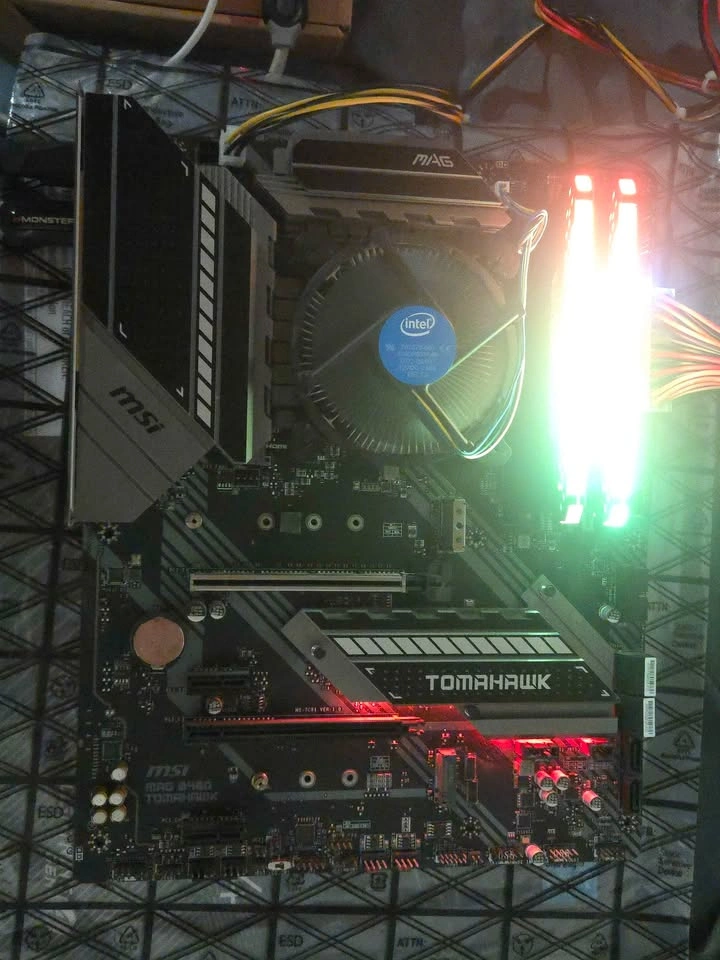 MSI MAG B460 Tomahawk ATX + i3-10100 + 16GB Corsair RAM - photo 3