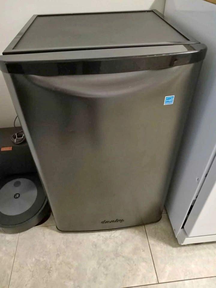 Mini fridge