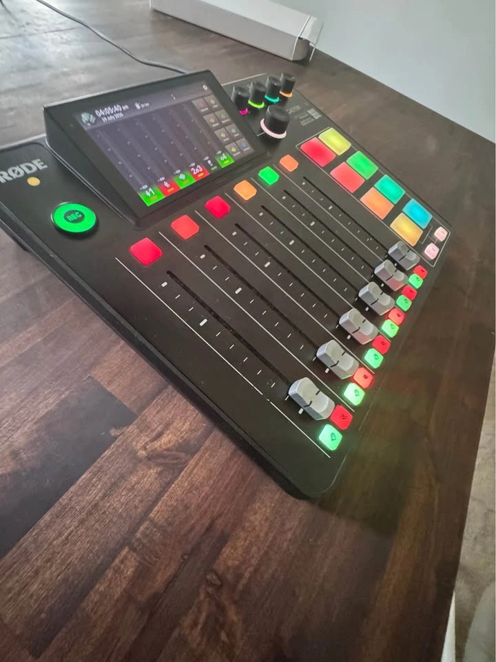 RØDECaster Pro II Integrated Audio Production Studio - photo 2