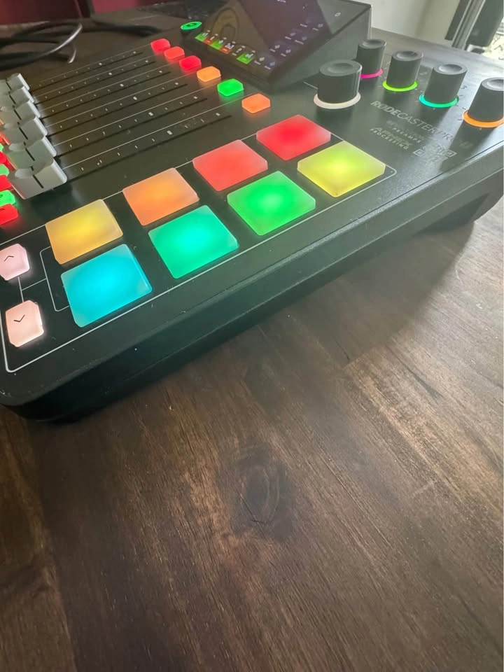 RØDECaster Pro II Integrated Audio Production Studio - photo 3