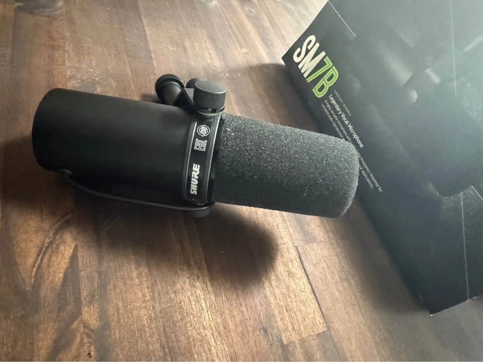 Shure SM7B Cardioid Dynamic Vocal Microphone - Complete with Box - photo 2