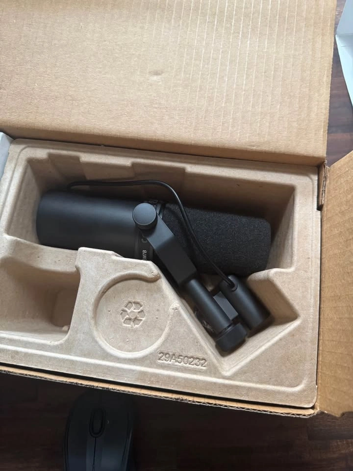 Shure SM7B Cardioid Dynamic Vocal Microphone - Complete with Box - photo 3
