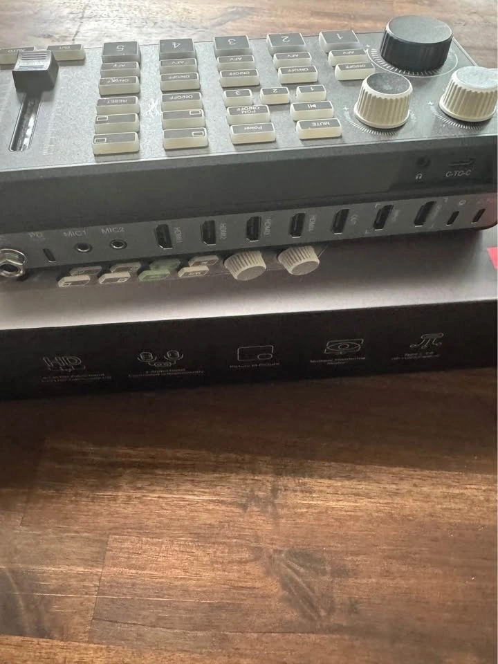 Ulanzi DD02 HD Live Stream Video Switcher - photo 3