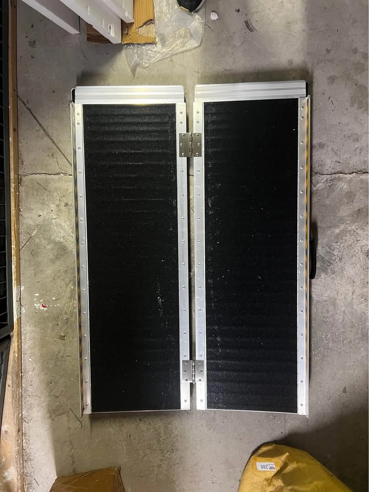 7ft Titan Ramps Folding Wheelchair Ramp 600lb capacity - photo 2