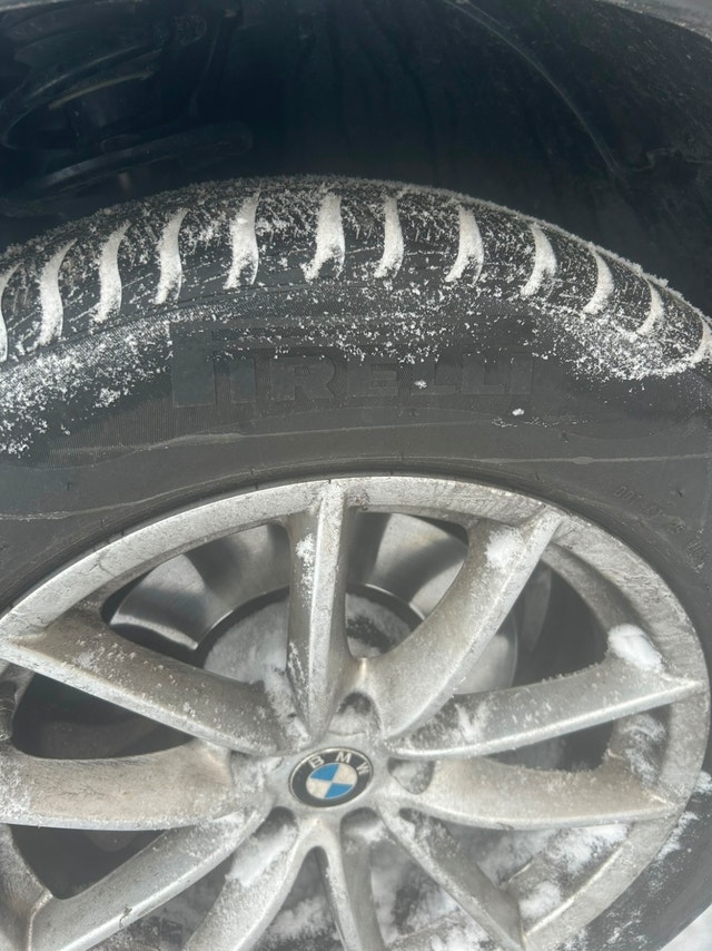 4 Pirelli Sottozero Winter Tires 225/60/18 on BMW Rims - photo 5