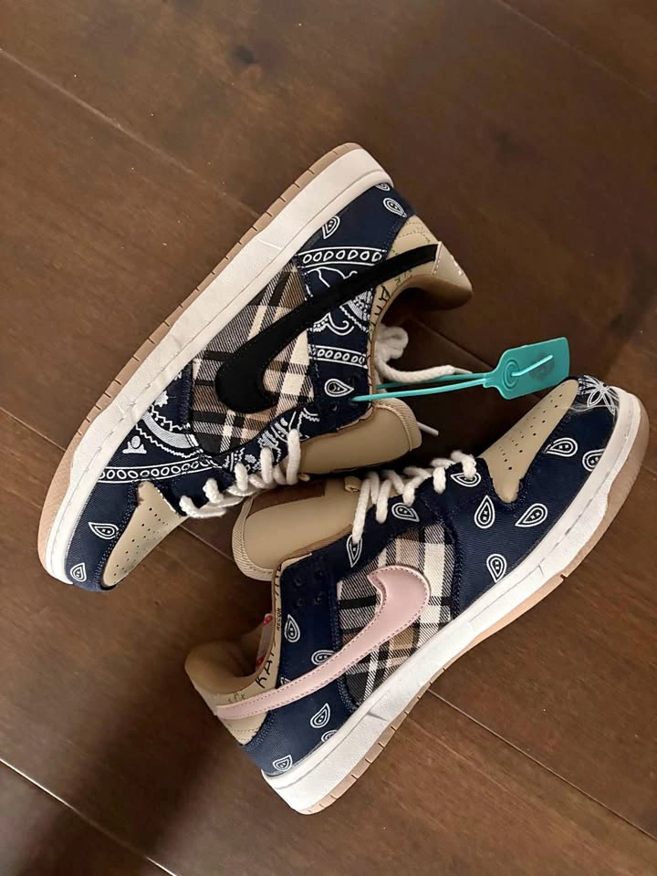 Nike SB Dunk Low Travis Scott Cactus Jack