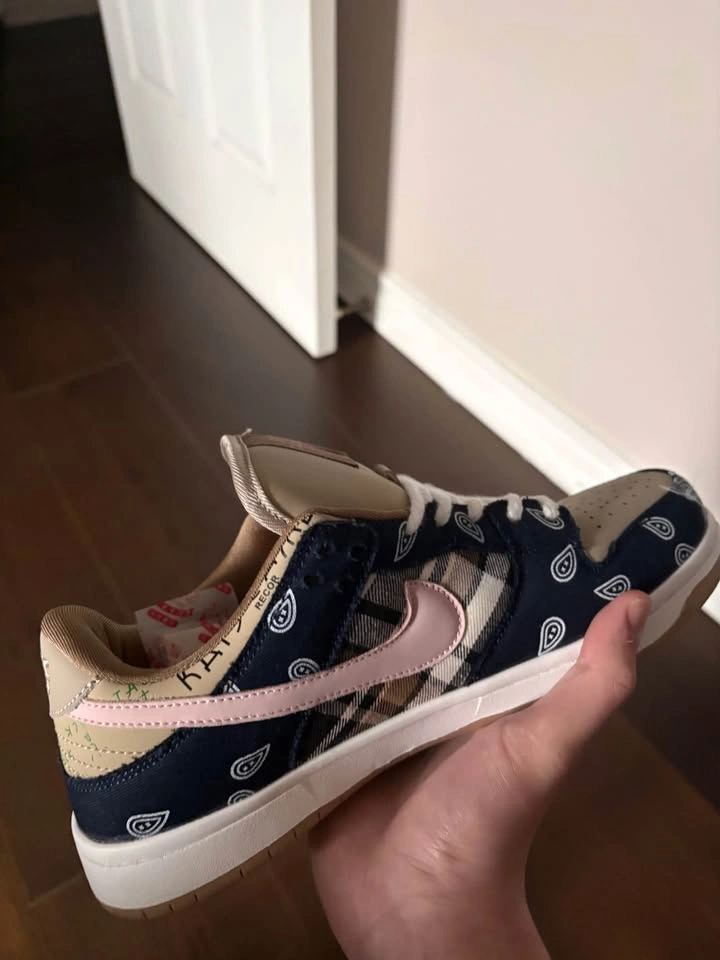 Nike SB Dunk Low Travis Scott Cactus Jack - photo 2