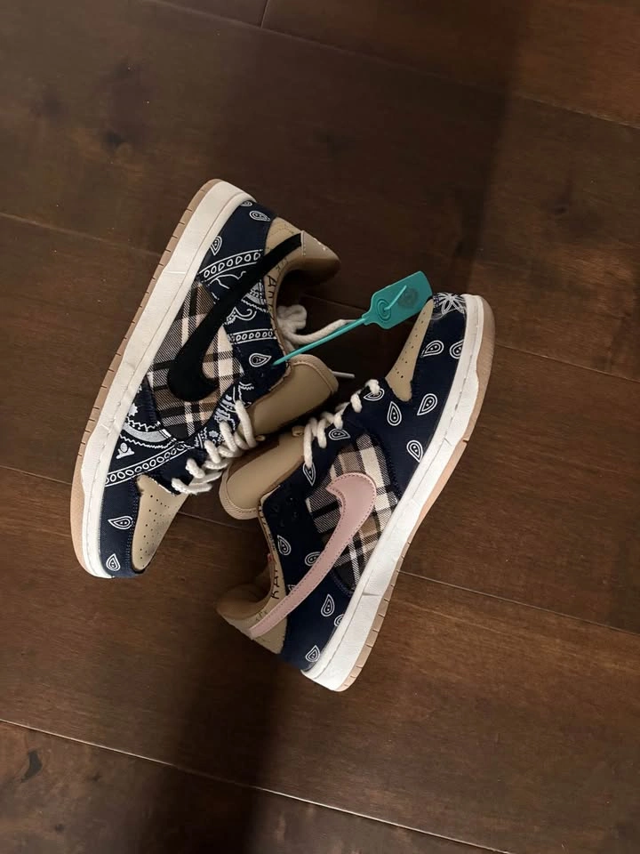 Nike SB Dunk Low Travis Scott Cactus Jack - photo 3