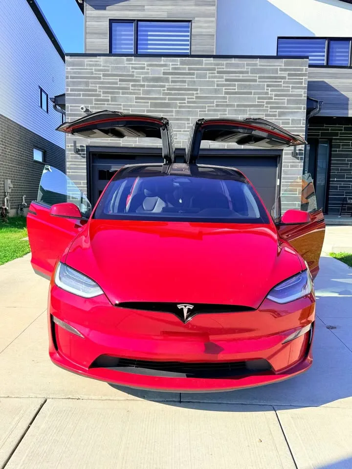 2023 Tesla Model X image indicator(10)