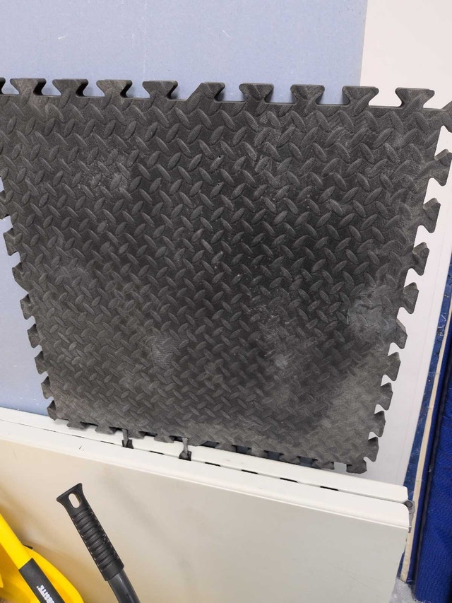 Commercial/dance/tumbling black foam tiles 3/4 inch 2x2 ft - photo 2