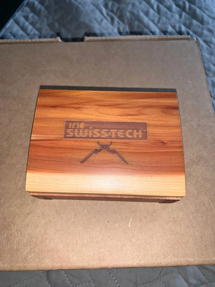 Swiss tech tool in box gold