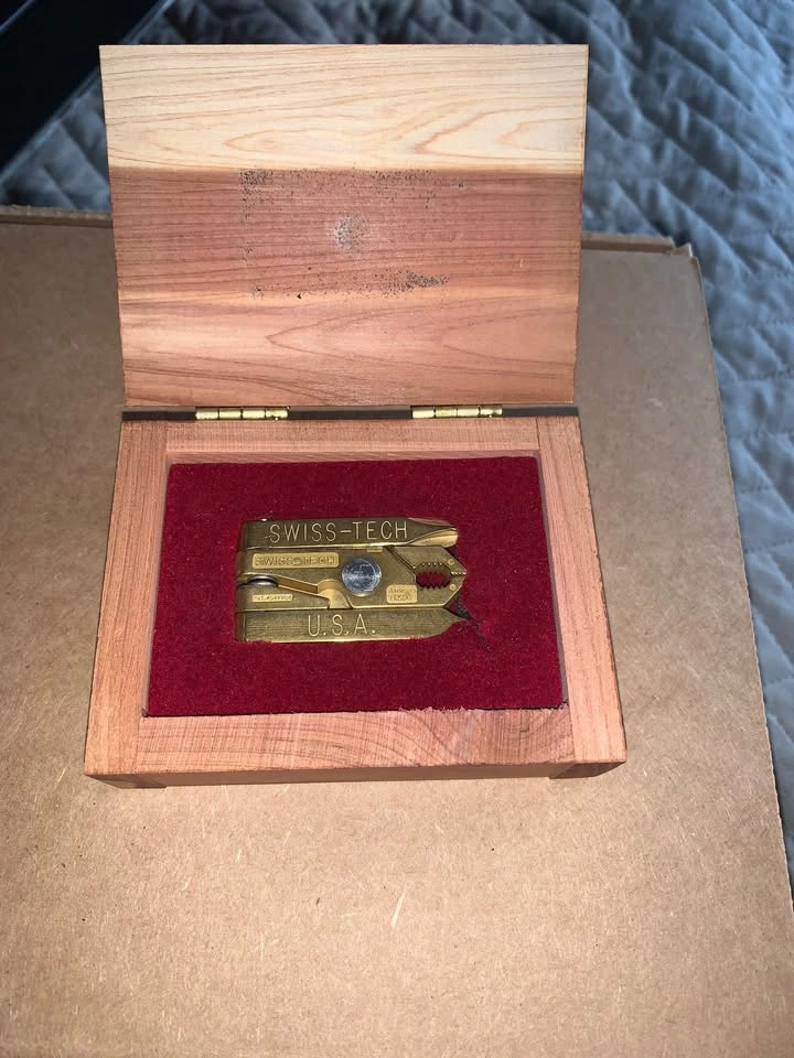 Swiss tech tool in box gold - photo 3