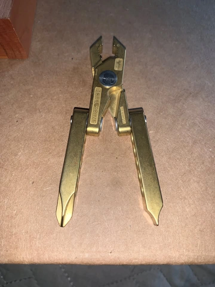 Swiss tech tool in box gold - photo 5