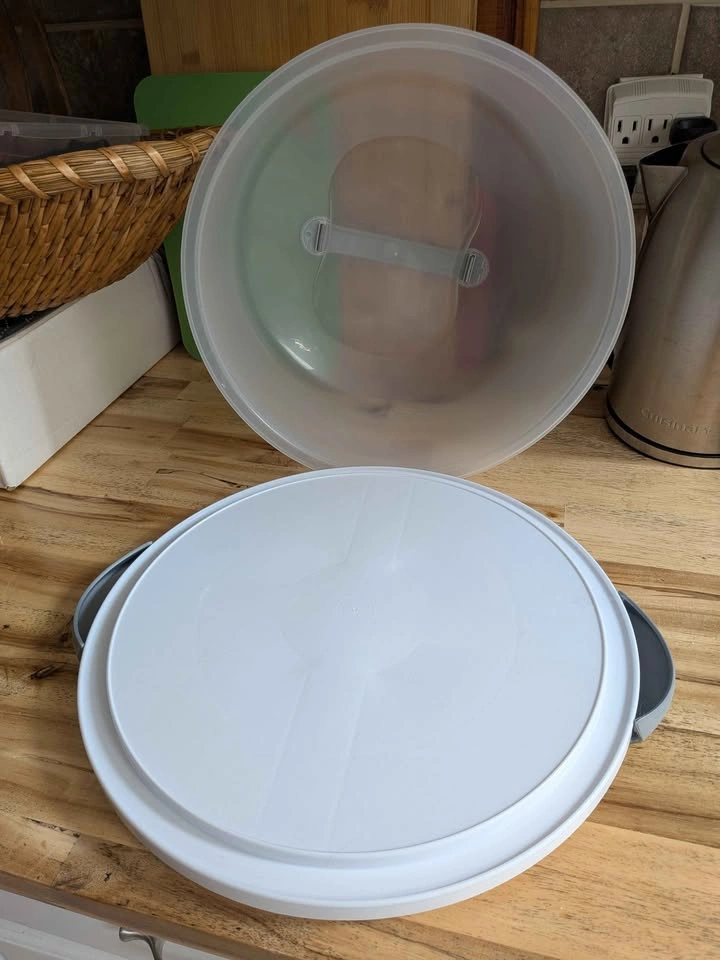 Plastic Cake Carrier with Locking Base - photo 2