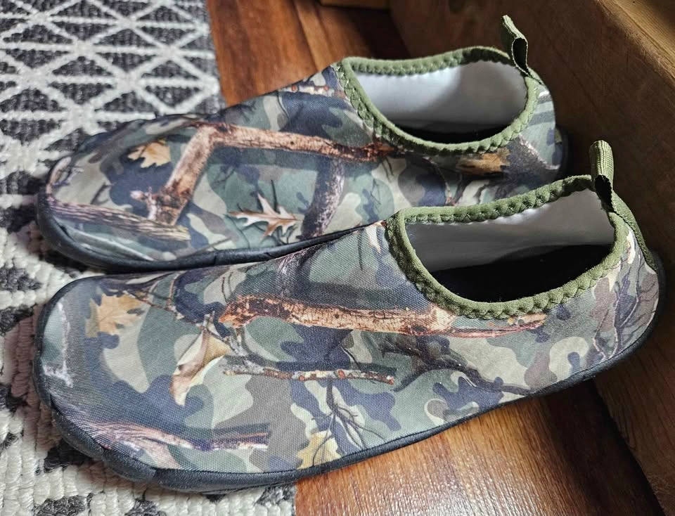 Green camo water shoes, size 8 in mens - photo 3