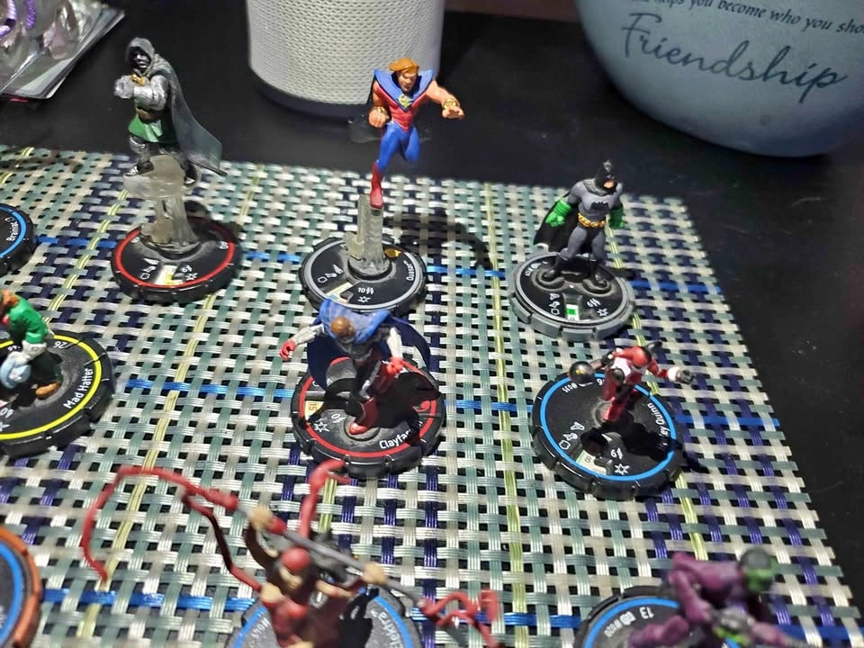 MARVEL HeroClix - 30 Figures Including 2 Super Rares