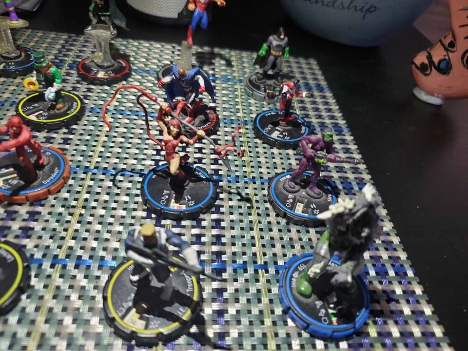 MARVEL HeroClix - 30 Figures Including 2 Super Rares - photo 2