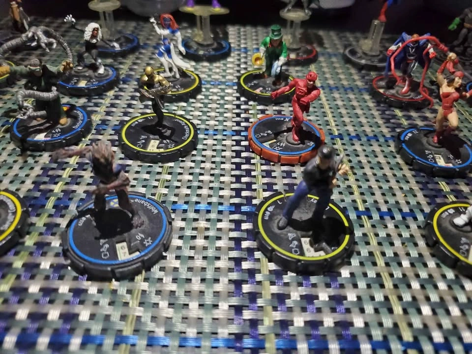 MARVEL HeroClix - 30 Figures Including 2 Super Rares - photo 3