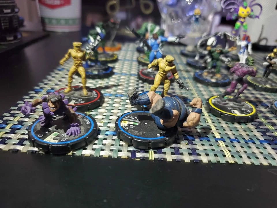 MARVEL HeroClix - 30 Figures Including 2 Super Rares - photo 5