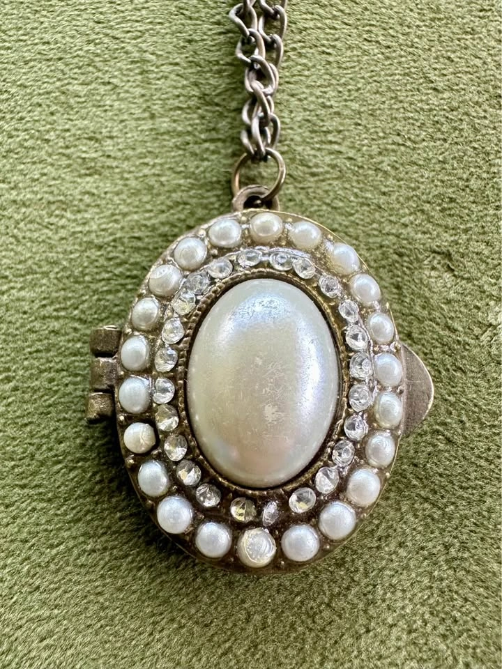 Vintage Locket necklace - photo 2