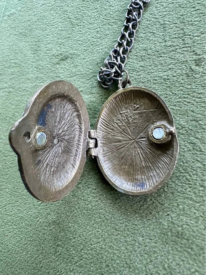 Vintage Locket necklace - photo 3