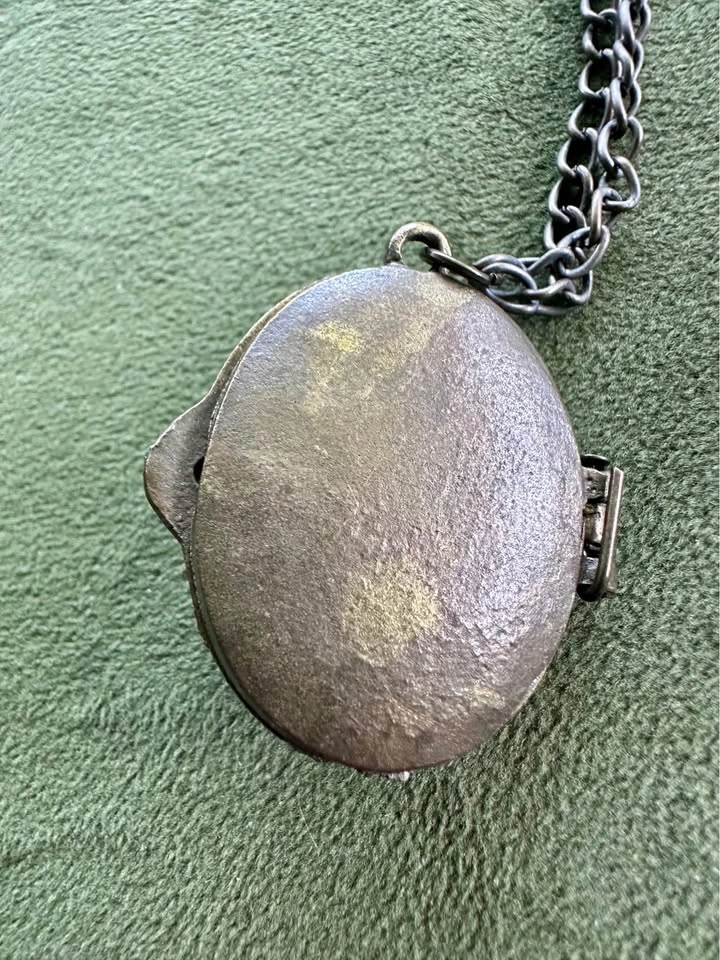 Vintage Locket necklace - photo 4