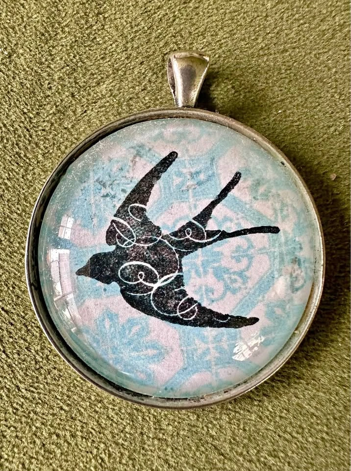 Bird necklace pendant