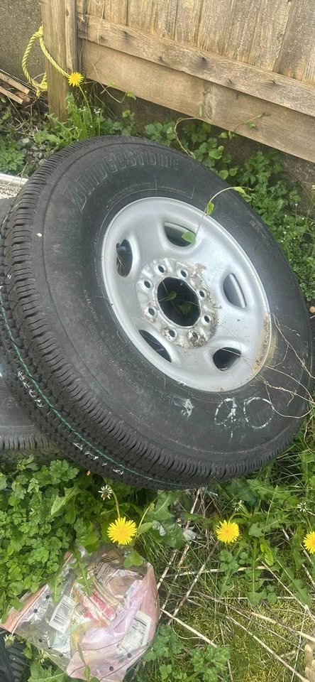 Truck Tires – Set of 6 Bridgestone V-Steel Tires & Rims - photo 3
