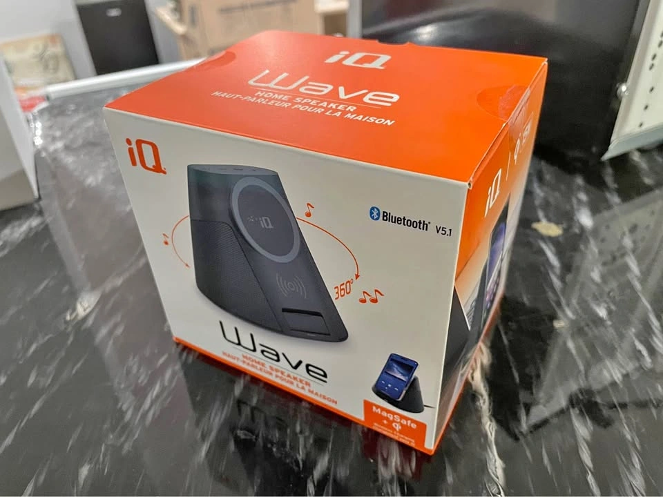 iPhone Wireless Charger with built-in Speaker - brand new