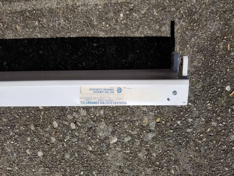 4' Florescent Light Bar - photo 2