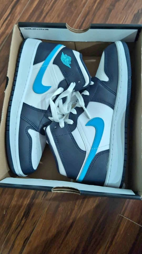 Air Jordan 1 MID GS