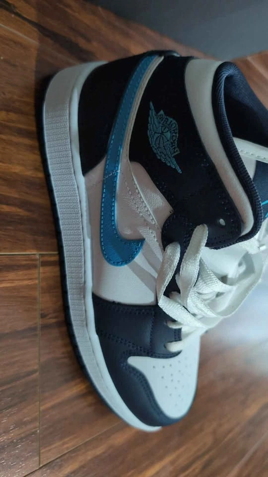 Air Jordan 1 MID GS - photo 2