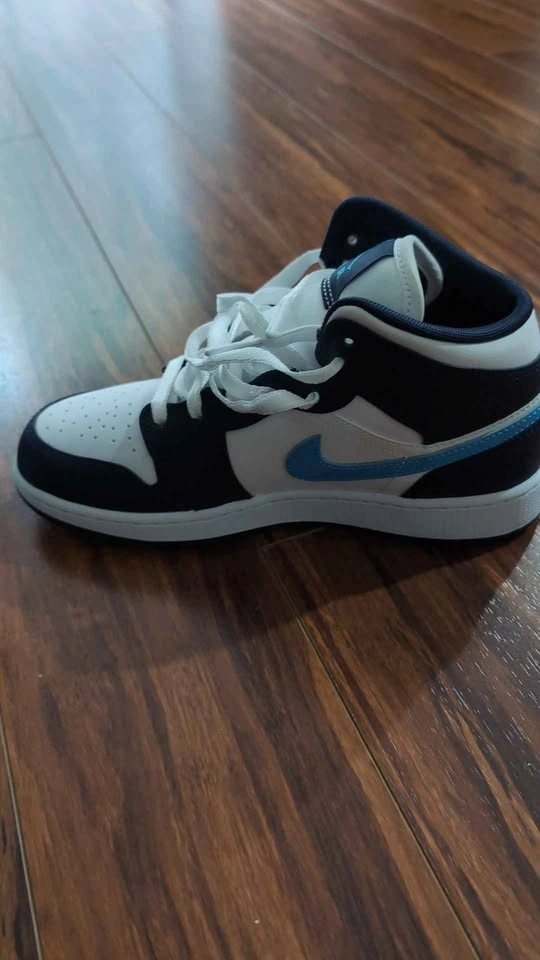 Air Jordan 1 MID GS - photo 3